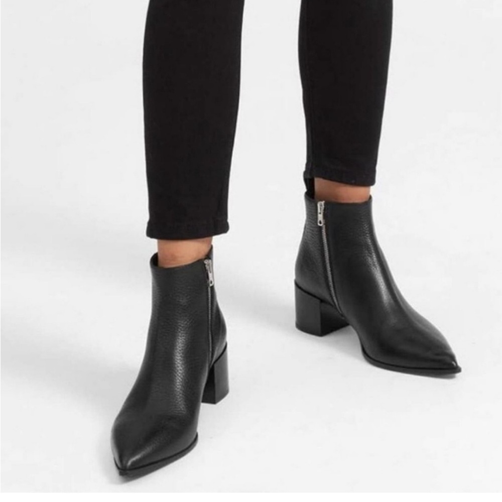 Everlane The Boss black pebbled leather zip up boots pointed toe block Size 5.5